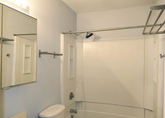 Building Photo - 140 Beechwood Dr