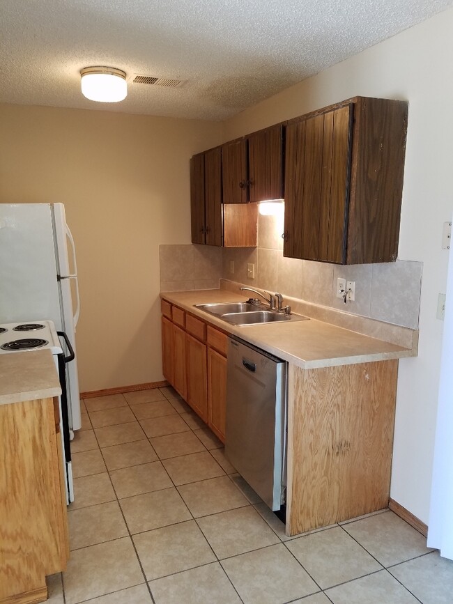 Building Photo - 4836 E Funston St