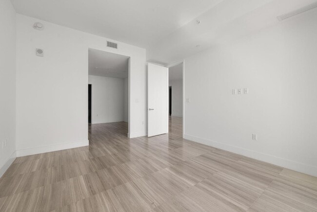 Building Photo - 2912 W Santiago St