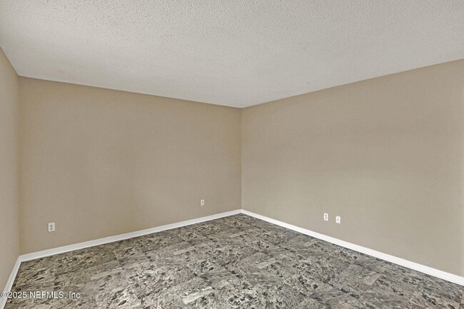 Building Photo - 475 Crabapple Ct