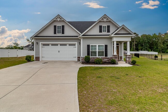 Building Photo - SPACIOUS 4 Bedroom | 2.5 Bathroom in Stone...