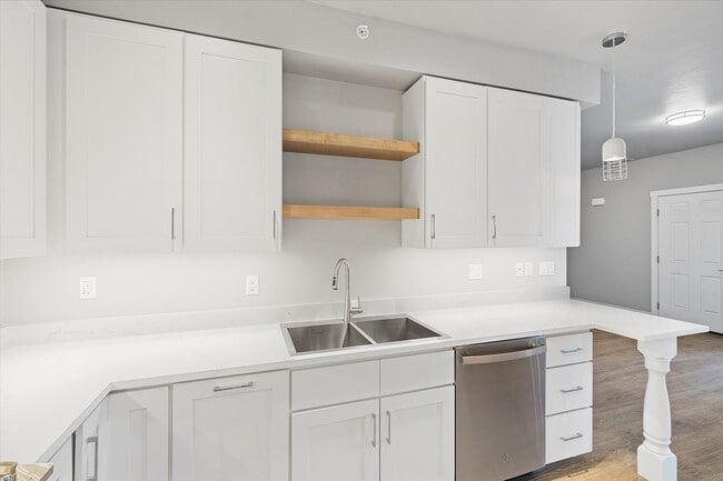 Building Photo - Upscale ground floor Whitefish Condo