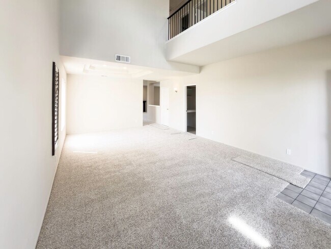 Building Photo - RARE 6 BEDROOM HOME FOR RENT IN OPTIMUM LO...