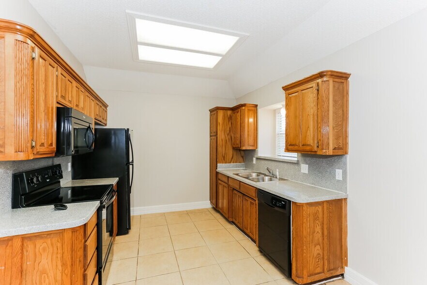 Building Photo - 724 Nicole Dr