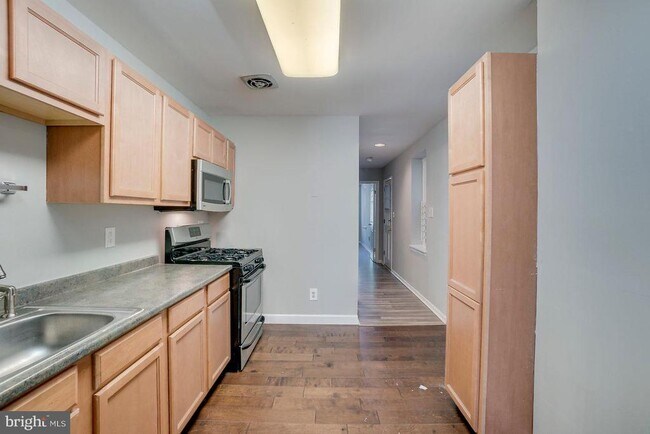 Building Photo - 1522 E Baltimore St