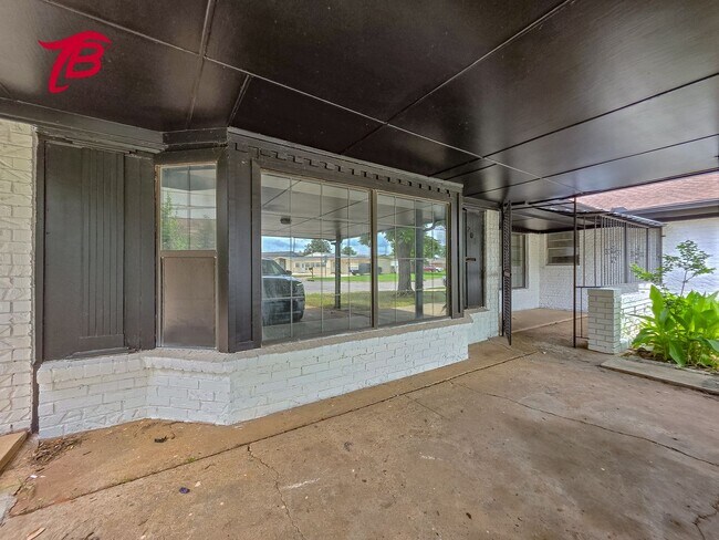 Building Photo - Charming 4-Bedroom Home with Spacious Yard
