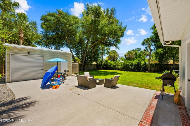 Building Photo - 1717 Sunset Dr