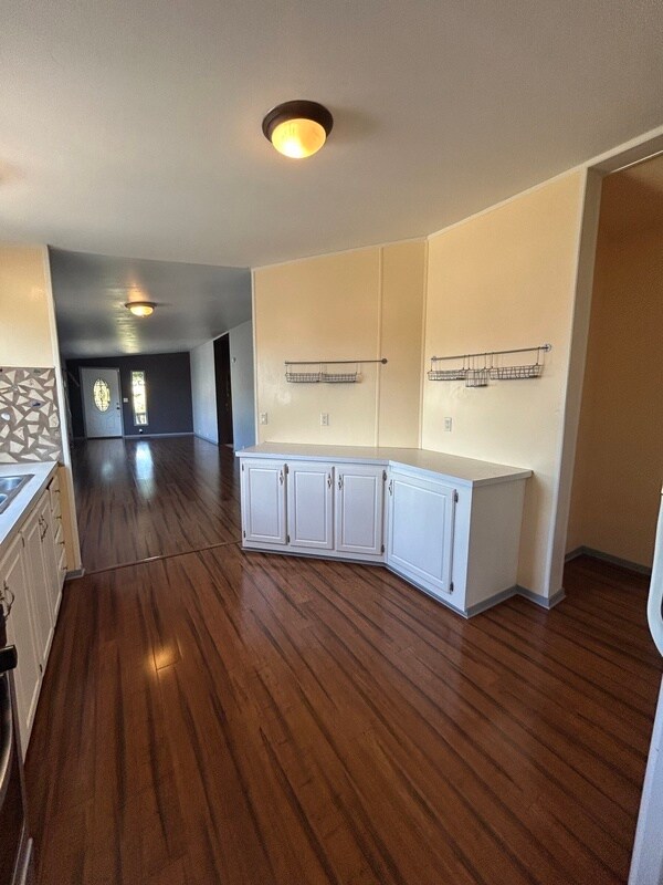 Building Photo - 554 Sanford Ave