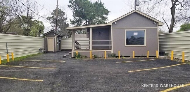 Building Photo - Awesome Commercial Property Near NRG Avail...