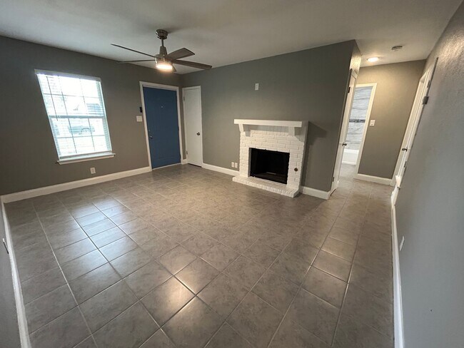 Building Photo - *COMING SOON* Open-Concept 3BD/2BA with Cozy Fireplace & Modern Stainless Kitchen!