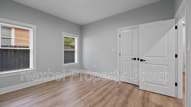 Building Photo - 1068 Bruce St