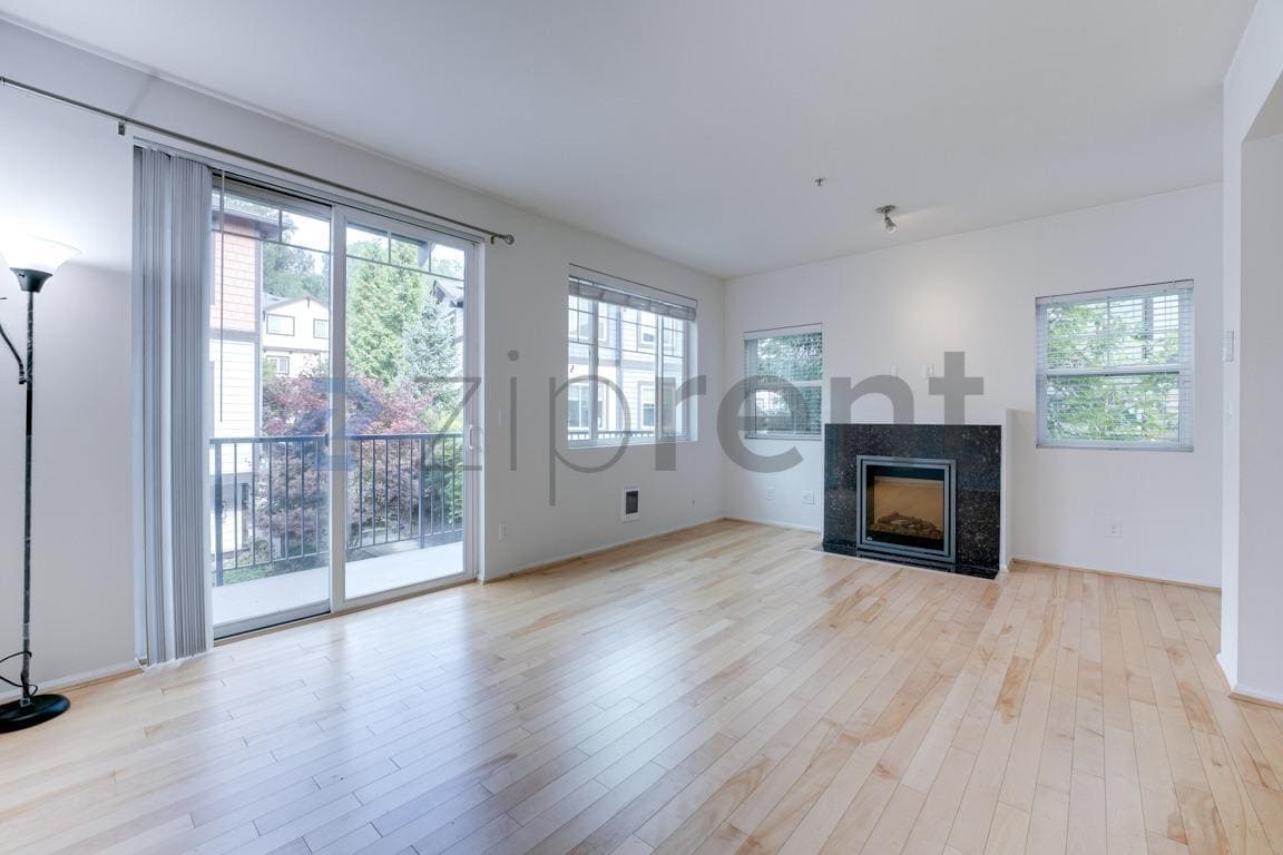 Building Photo - Unit 101