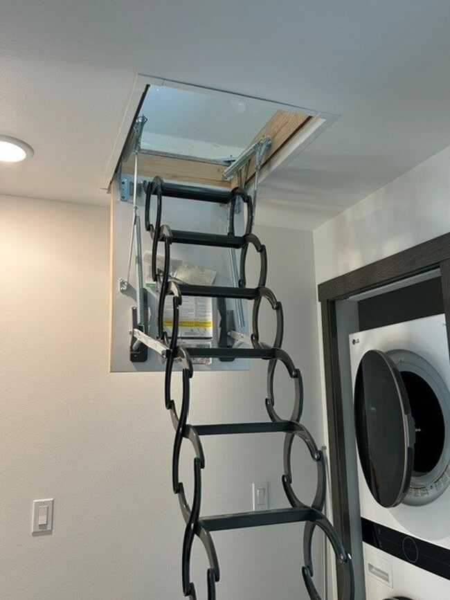 Building Photo - Windergreen Townhome