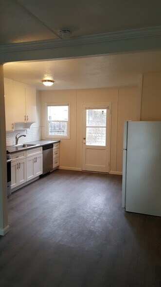 Building Photo - 663 Rose Ave