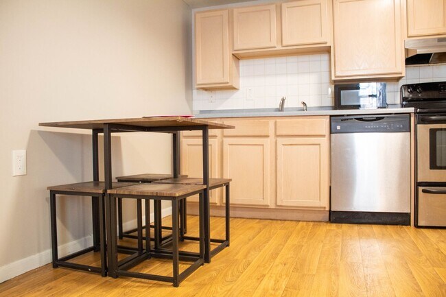 Interior Photo - 806 S 3rd St