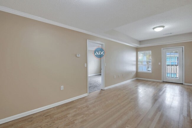 Building Photo - Beautiful Top Floor Villa in the Charming ...