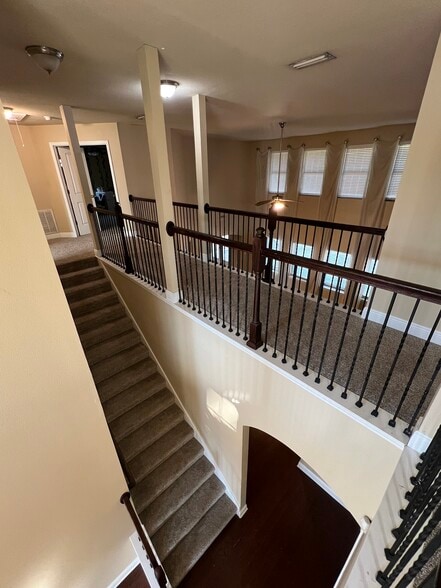 Building Photo - 68 Hemingway Ln