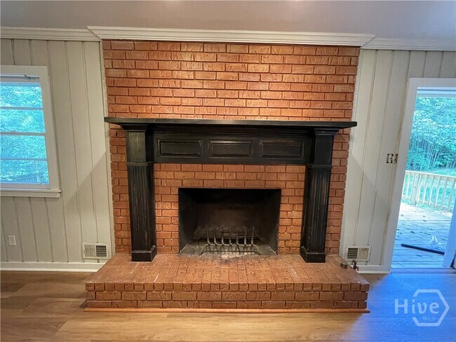 Building Photo - 260 Timberlane Dr