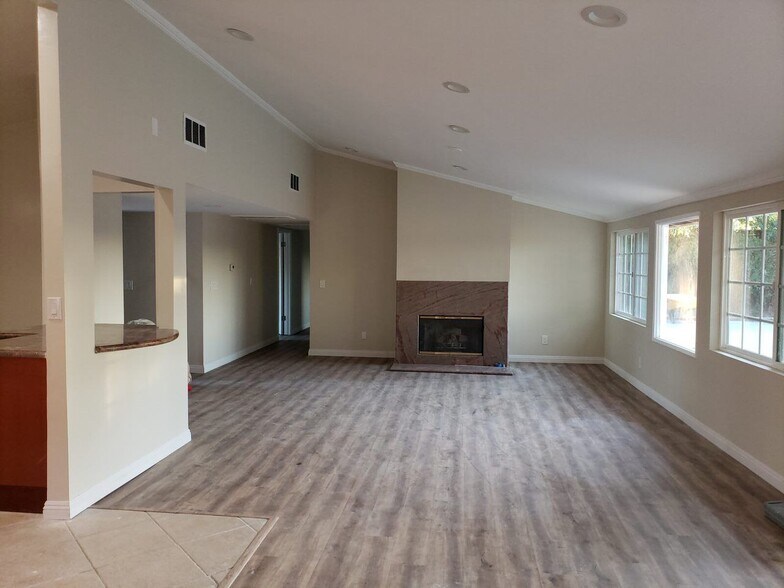 Building Photo - 5853 McDonie Ave
