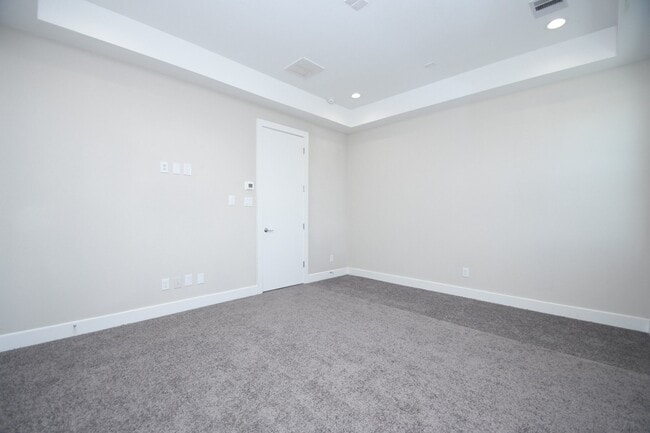 Building Photo - 5904 Gardendale Dr