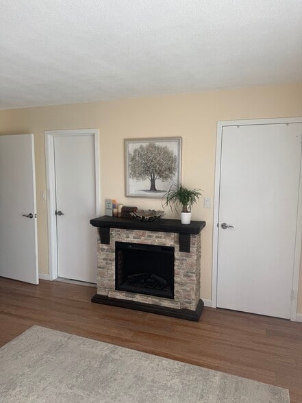 Building Photo - 1004 Paradise Rd