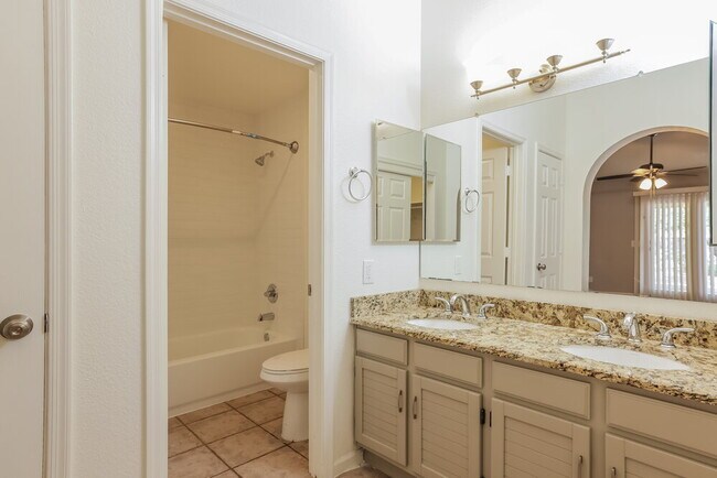 Building Photo - 14826 N Briarwood Dr