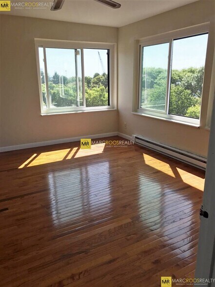 Building Photo - 140 Marginal St