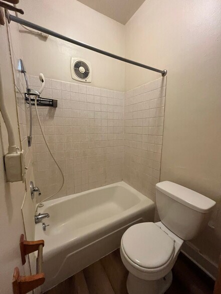 Building Photo - 149 E Gilman St