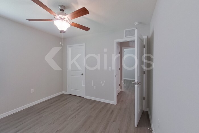 Building Photo - 8700 SW 43rd Ter