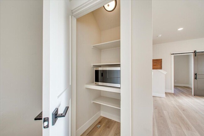 Building Photo - Luxury Townhome in the Heart of Eagle — 3 Beds + 3 Baths + Premium Amenities
