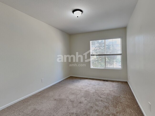 Building Photo - 9762 Chambers Dr