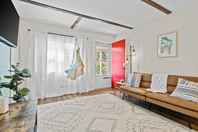 Building Photo - 172 Cherry St