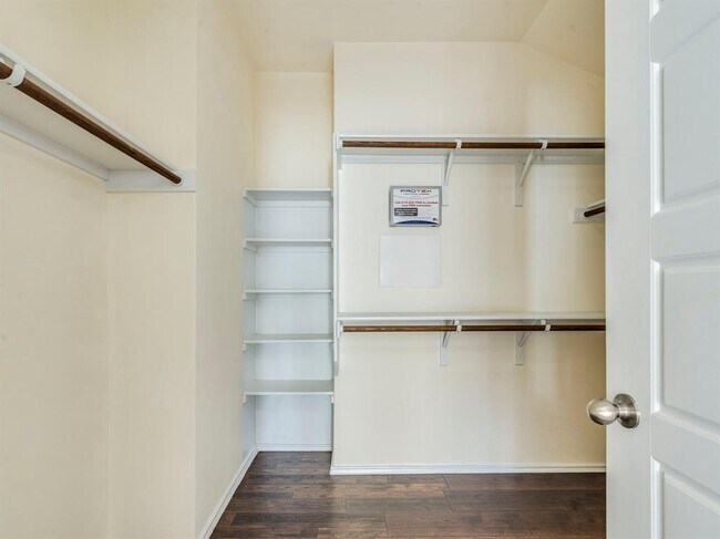 Building Photo - 120 Sawtooth Dr
