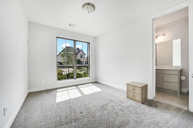 Building Photo - 15014 Little Fox Canyon Tr