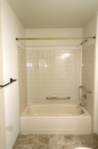 Building Photo - 1715 Breckenridge Dr