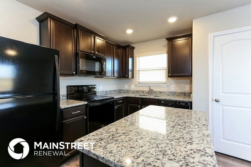 Building Photo - 1005 NW 5th St