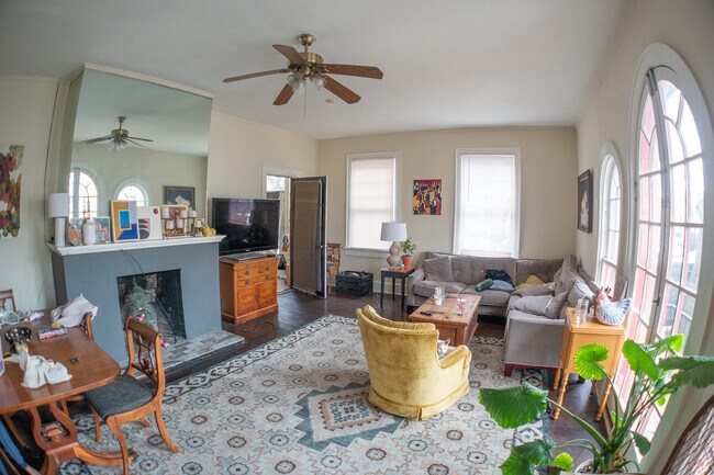 Building Photo - 2813 Salado St