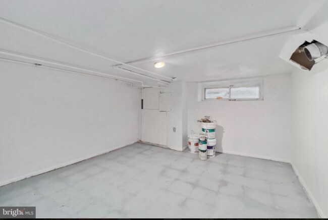 Building Photo - 3248 Leverton Ave