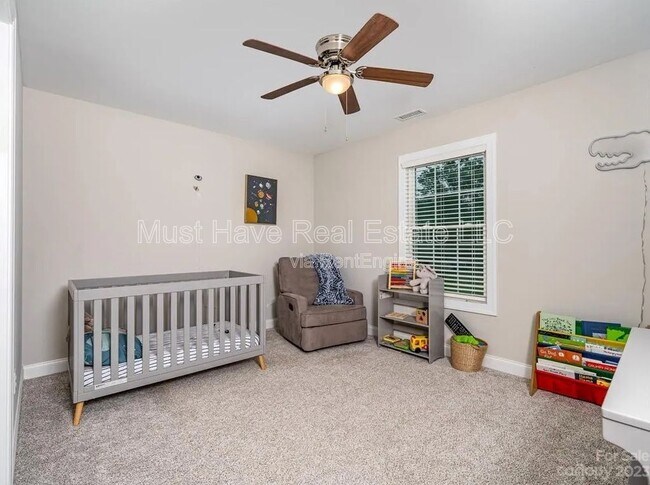 Building Photo - 1328 26th Ave NE