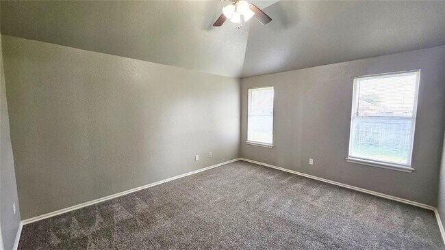 Building Photo - 6033 SE 83rd Pl