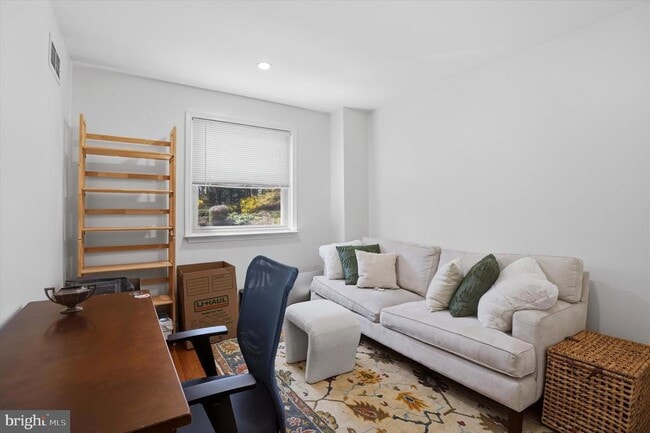 Building Photo - 102 Eaton Dr