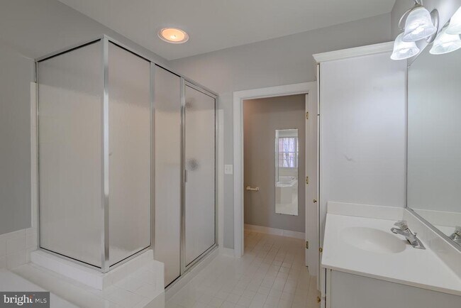 Building Photo - 4912 Waple Ln