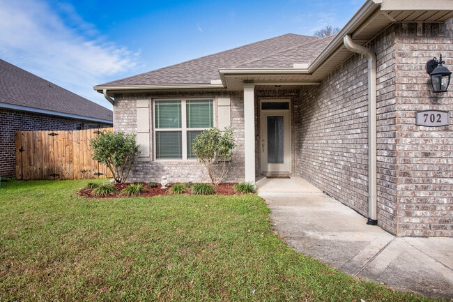 Building Photo - 702 Shady Ln Dr