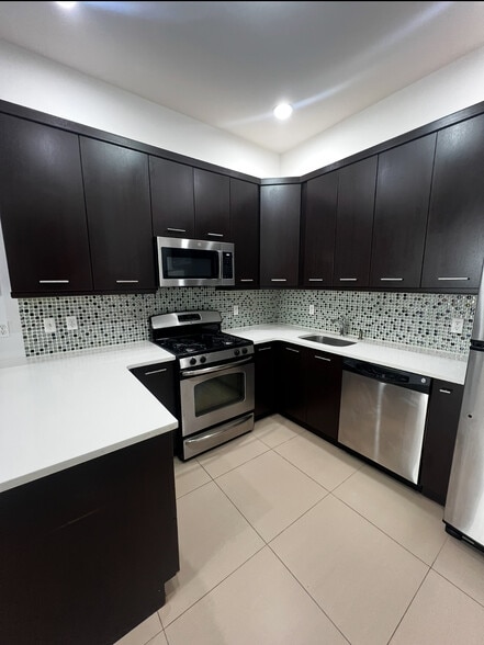 Primary Photo - 2575 22nd St