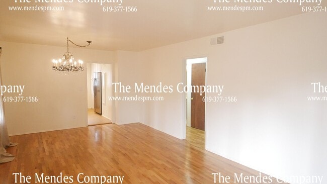 Building Photo - 933 Temple St