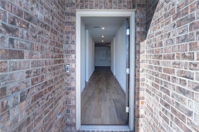 Building Photo - 520 Truman St