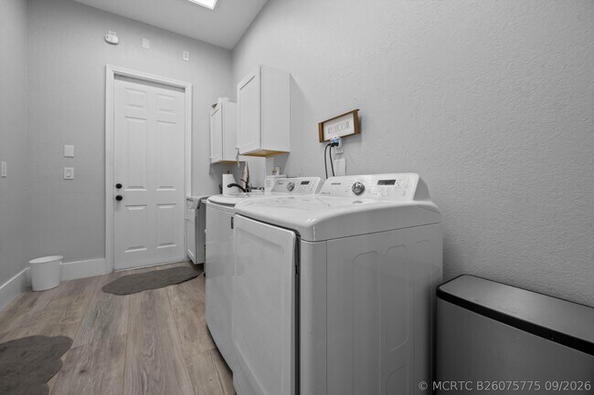 Building Photo - 2926 Dovedale Ct