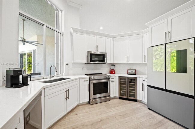 Building Photo - 765 Bayside Ln