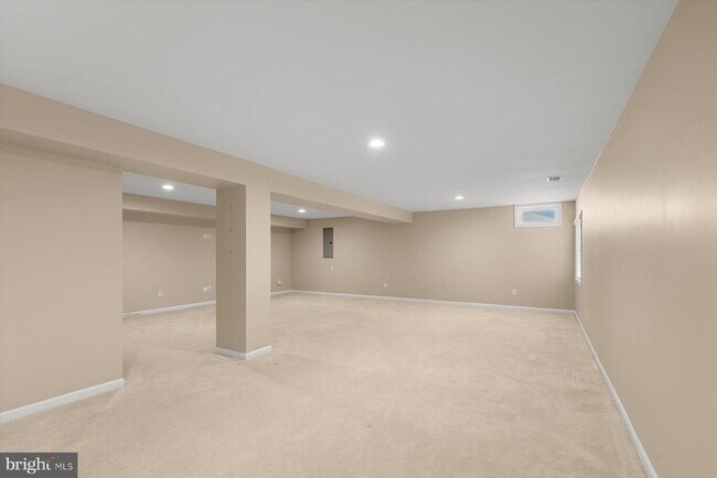 Building Photo - 301 Adelaide Dr