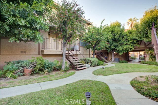 Building Photo - 313 S Almansor St